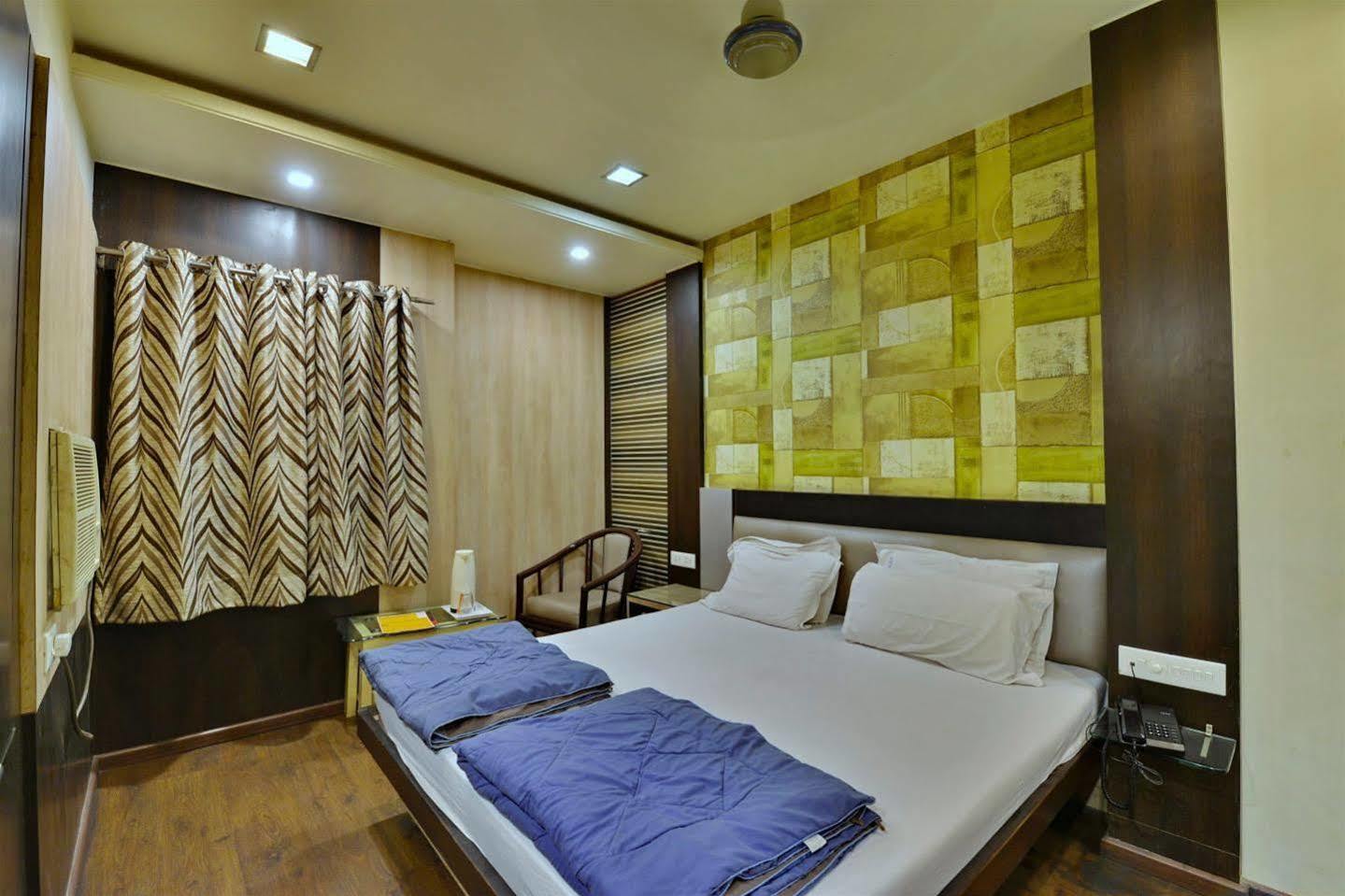 Hotel Kanishka Raipur  Exterior photo